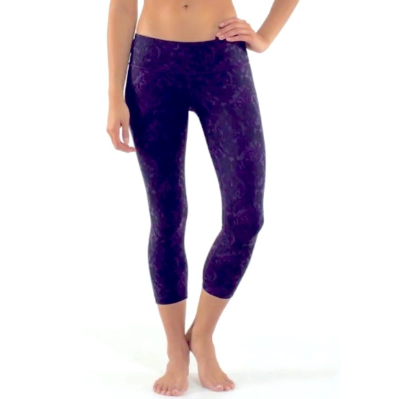 NEW Lululemon Reversible Wunder Under Crop Beautiful Baroque Deep Zinfandel - Picture 4 of 6
